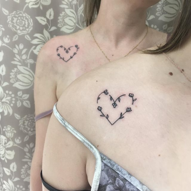 tattoo femenino corazon para el hombro 07