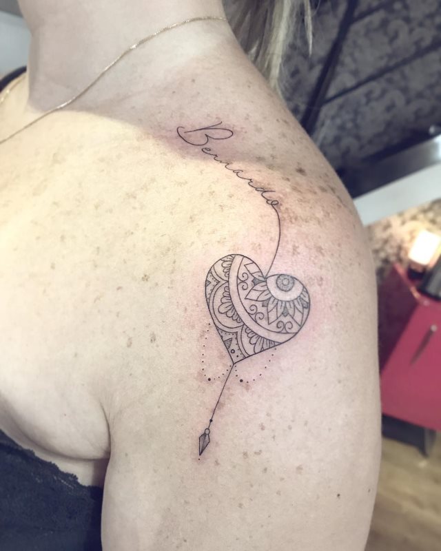 tattoo femenino corazon para el hombro 11