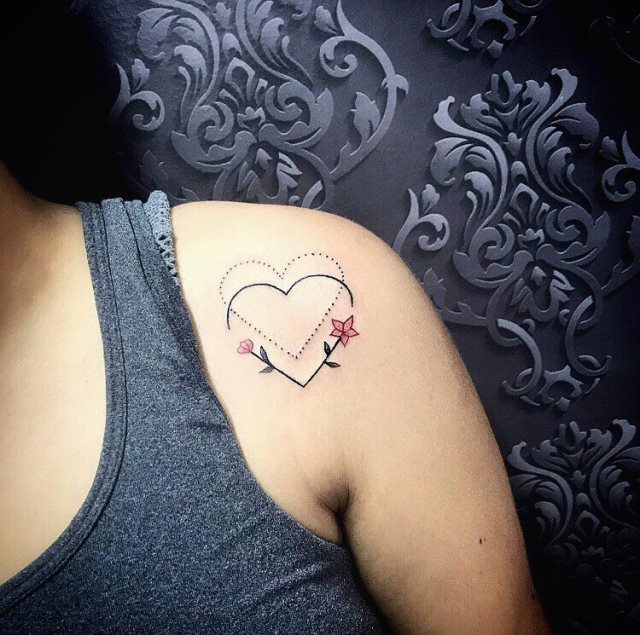 tattoo femenino corazon para el hombro 13