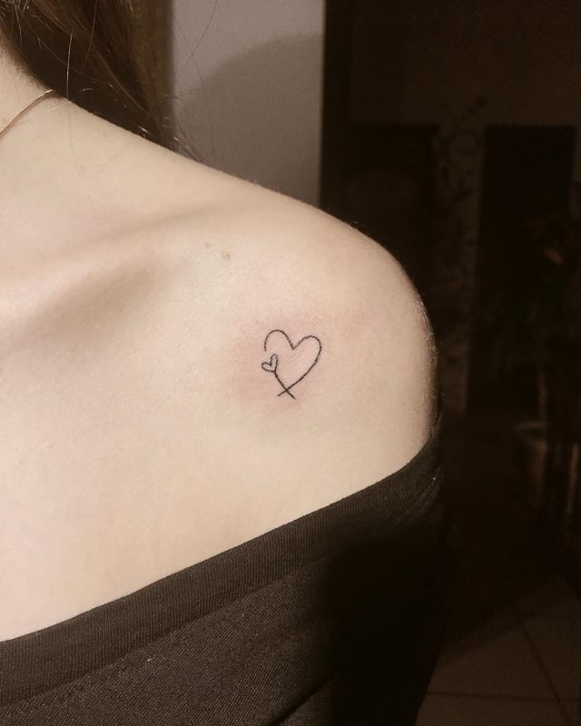 tattoo femenino corazon para el hombro 40