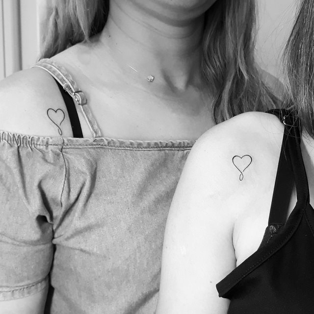 tattoo femenino corazon para el hombro 41