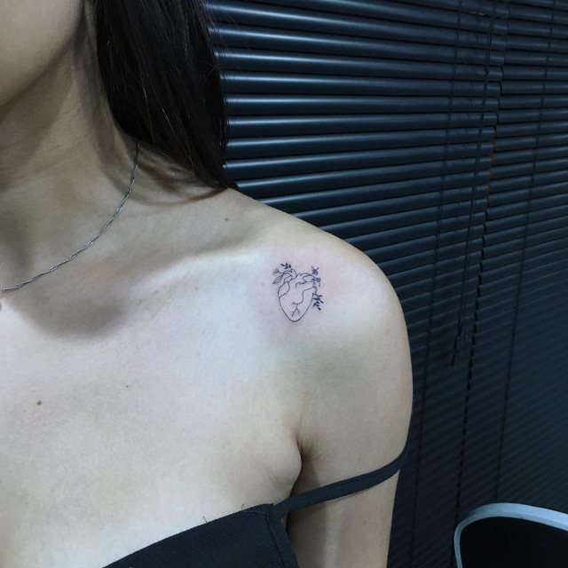 tattoo femenino corazon para el hombro 42