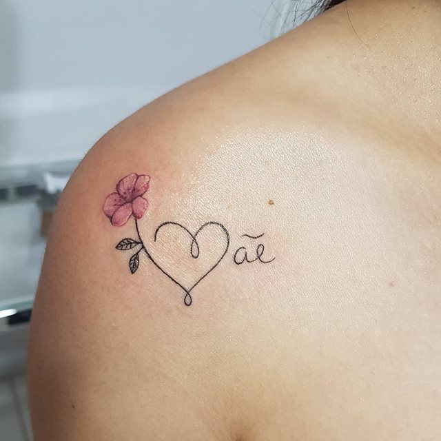 tattoo femenino corazon para el hombro 43