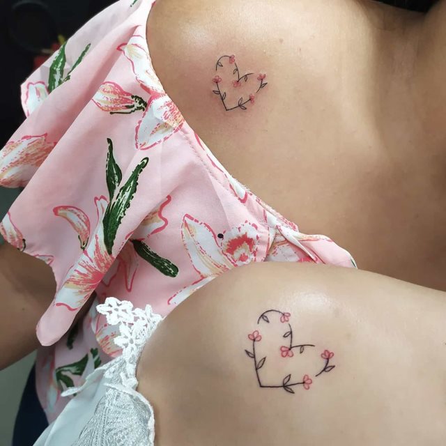 tattoo femenino corazon para el hombro 46