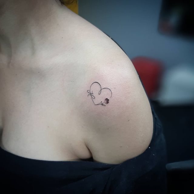 tattoo femenino corazon para el hombro 48
