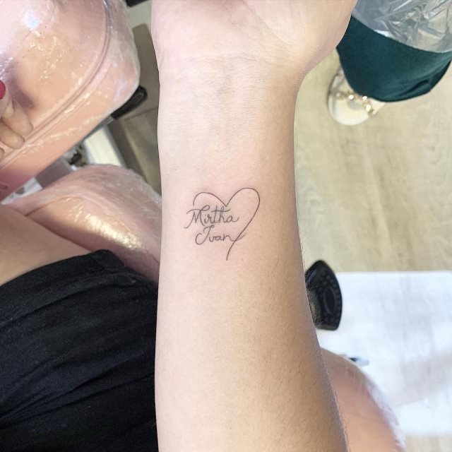 tattoo femenino corazon para la muneca 21
