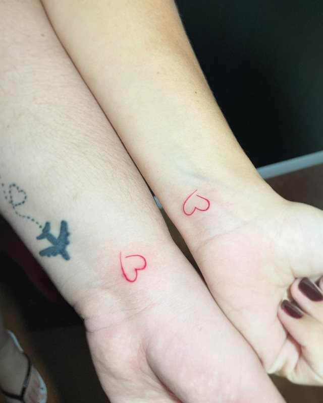 tattoo femenino corazon para la muneca 34