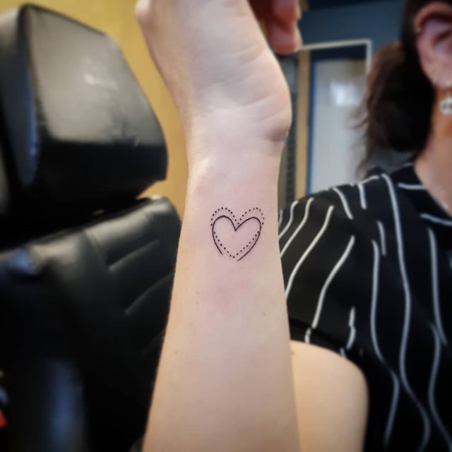 tattoo femenino corazon para la muneca 39