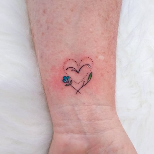 tattoo femenino corazon para la muneca 41
