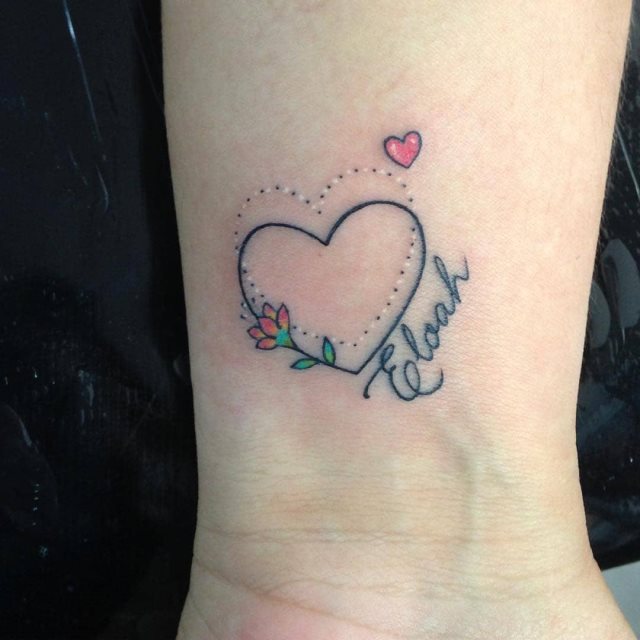 tattoo femenino corazon para la muneca 43