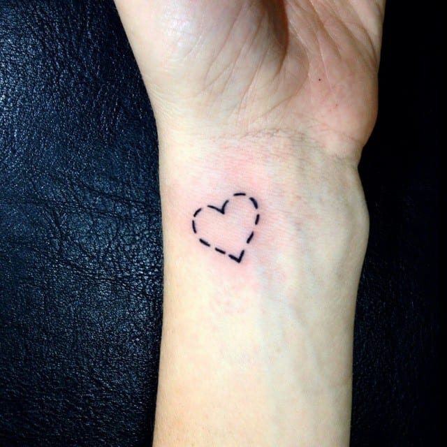 tattoo femenino corazon para la muneca 45
