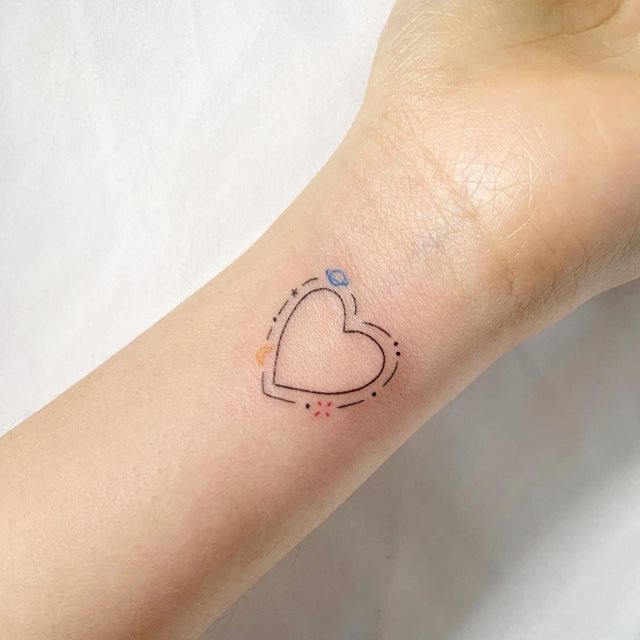 tattoo femenino corazon para la muneca 47