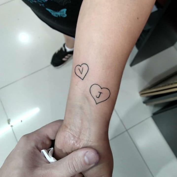 tattoo femenino corazon para la muneca 58