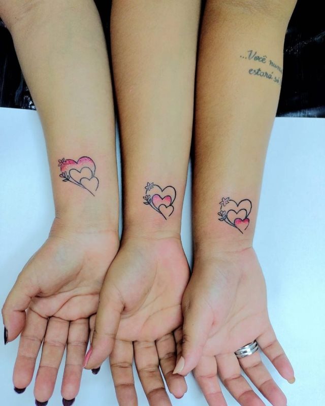 tattoo femenino corazon para la muneca 59