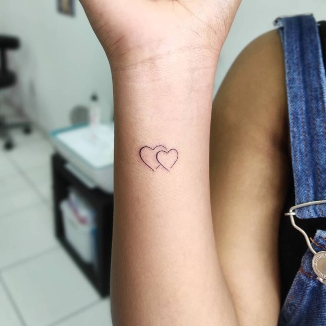 tattoo femenino corazon para la muneca 62
