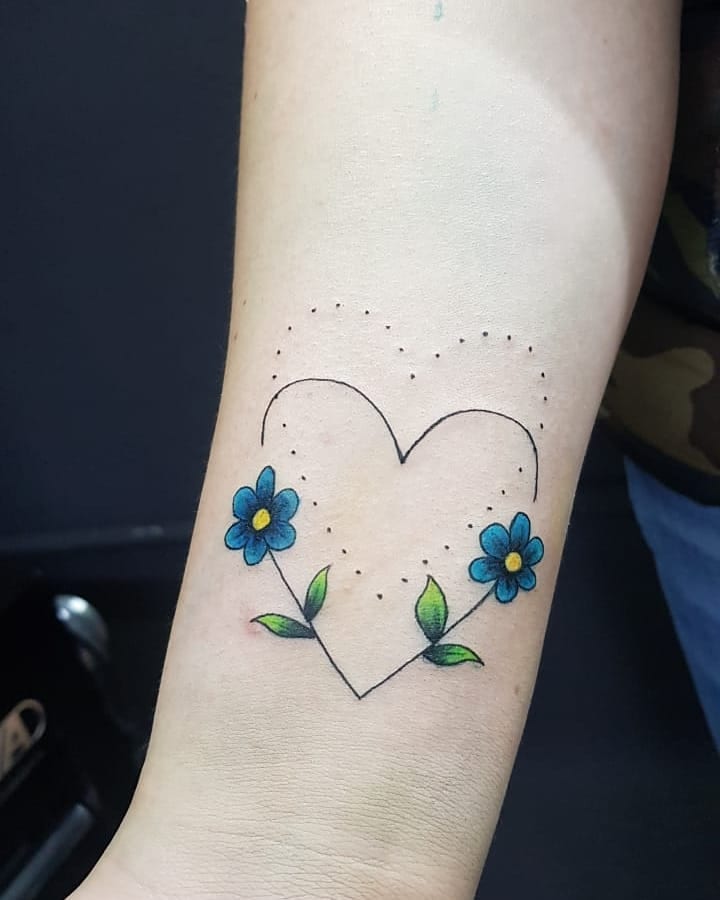 tattoo femenino corazon para la muneca 64