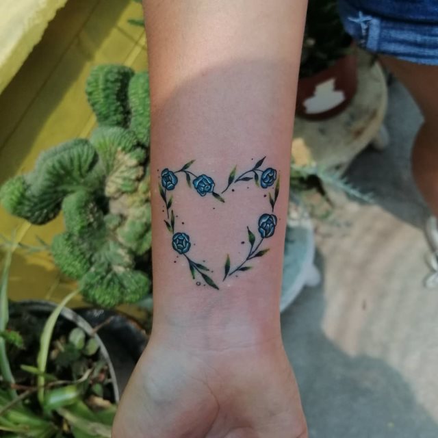 tattoo femenino corazon para la muneca 65