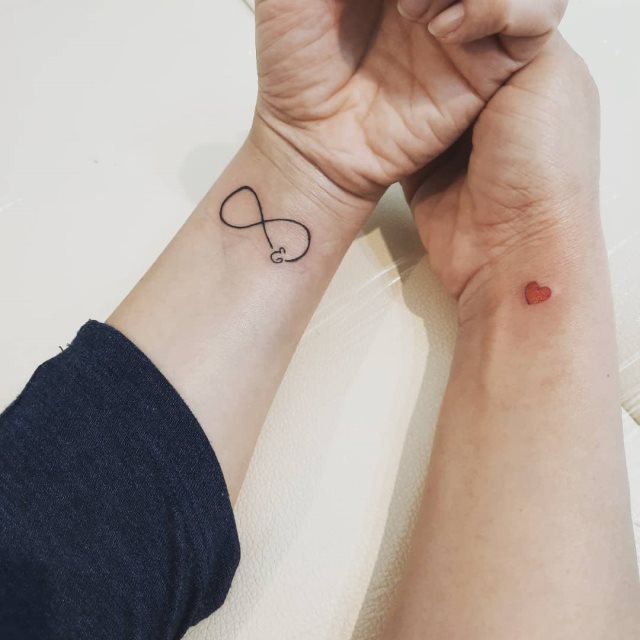 tattoo femenino corazon para la muneca 66