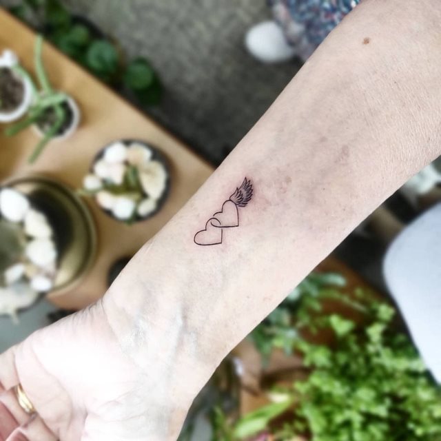 tattoo femenino corazon para la muneca 68