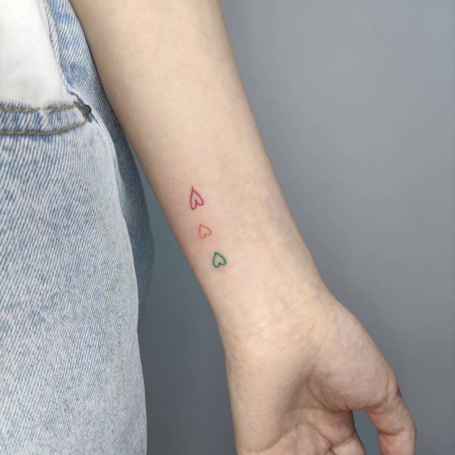 tattoo femenino corazon para la muneca 69