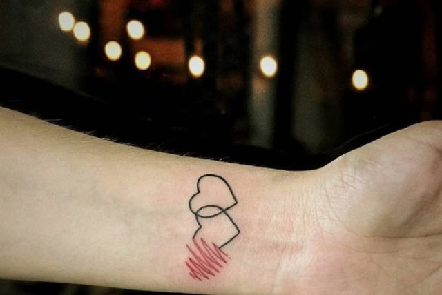 tattoo femenino corazon para la muneca 73