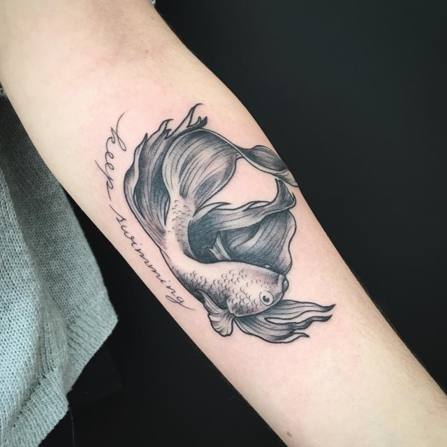 tattoo femenino de carpa 14