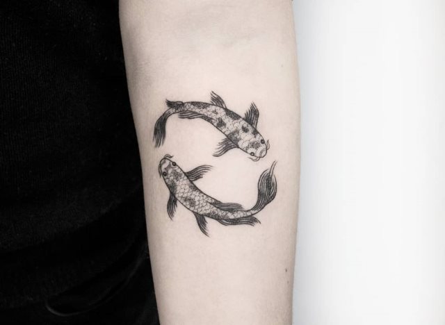 tattoo femenino de carpa 45