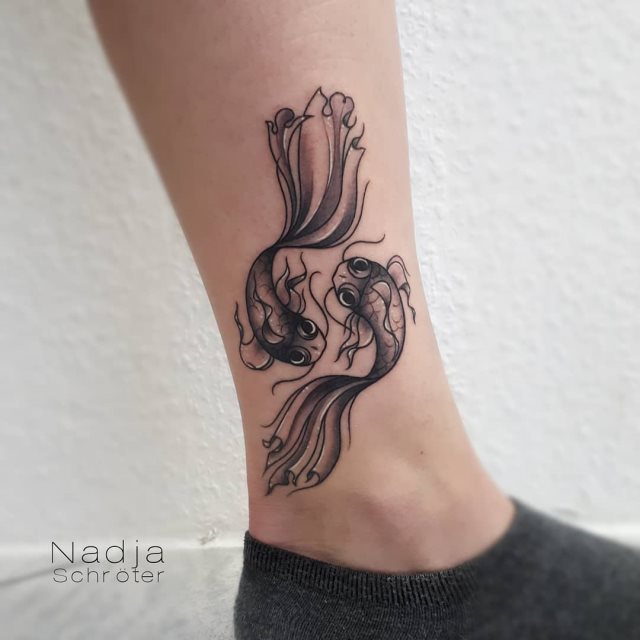 tattoo femenino de carpa 52