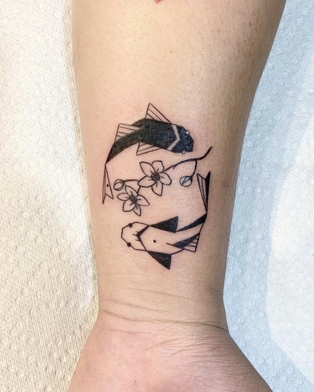tattoo femenino de carpa 53