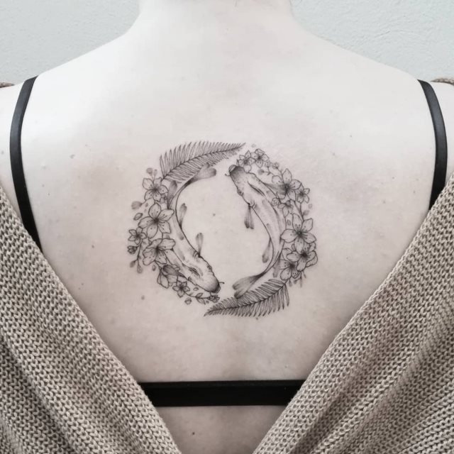 tattoo femenino de carpa 60