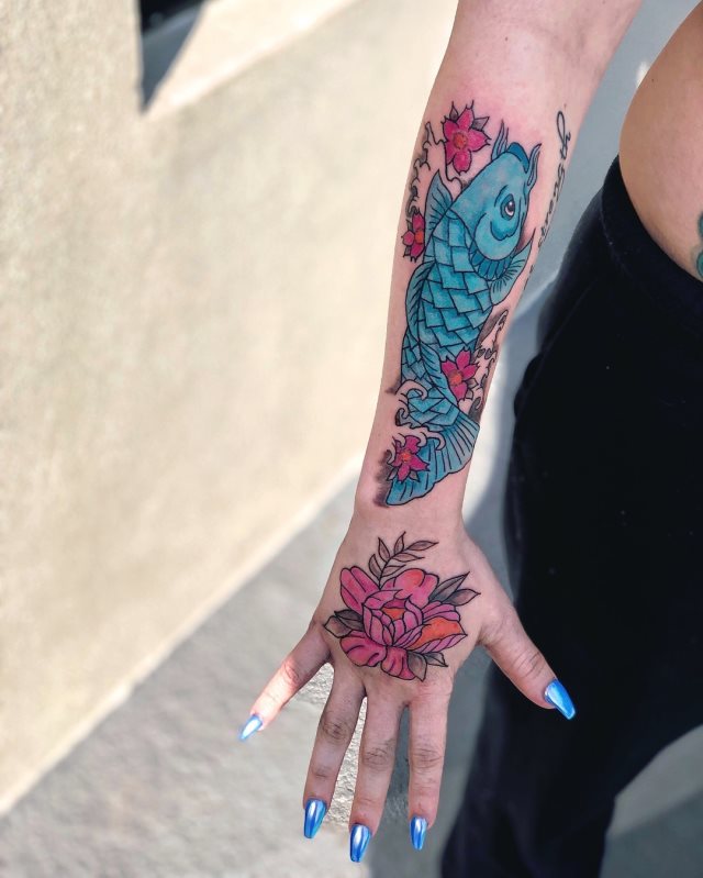 tattoo femenino de carpa 73
