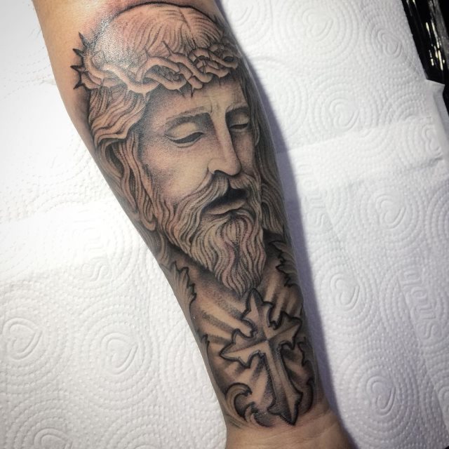 tattoo femenino de jesucristo 05