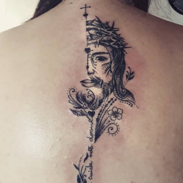 tattoo femenino de jesucristo 09