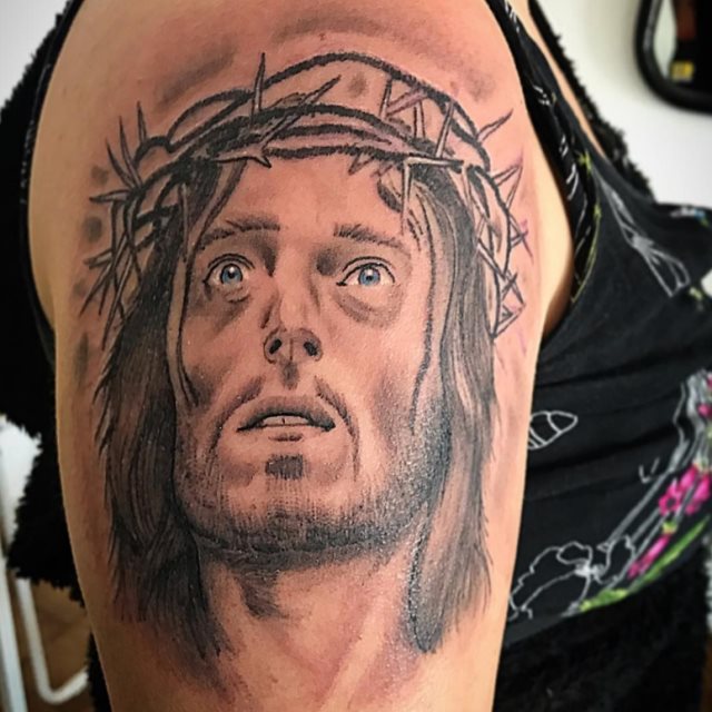 tattoo femenino de jesucristo 25
