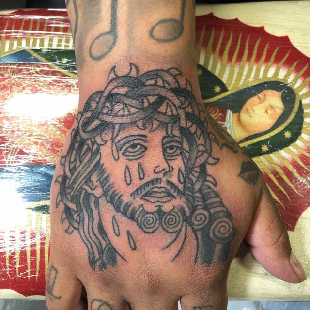 tattoo femenino de jesucristo 40