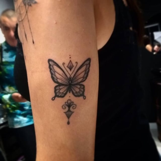 tattoo femenino de mariposa 06