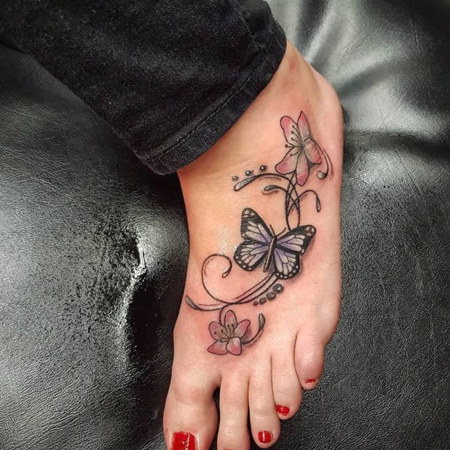 tattoo femenino de mariposa 106