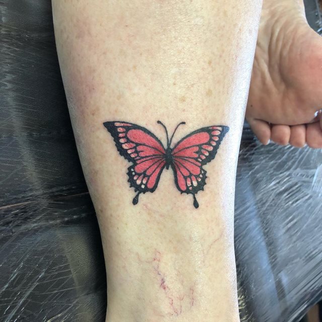 tattoo femenino de mariposa 118