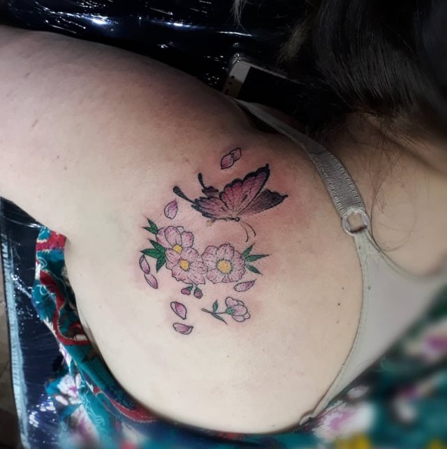 tattoo femenino de mariposa 129