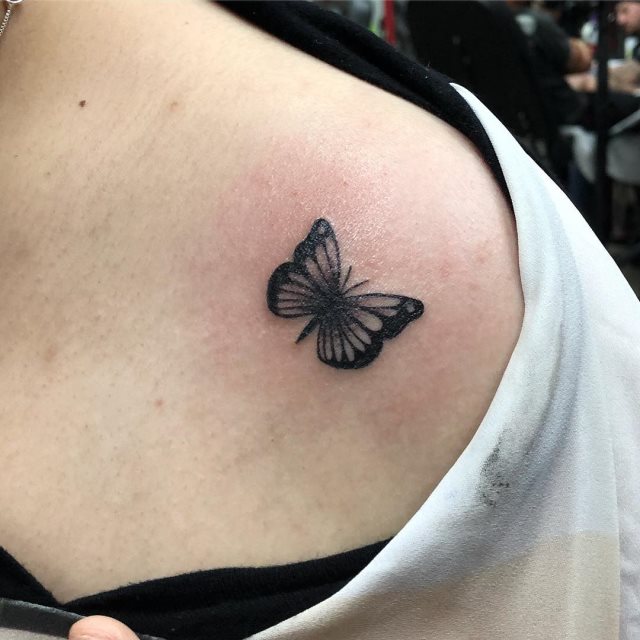 tattoo femenino de mariposa 132
