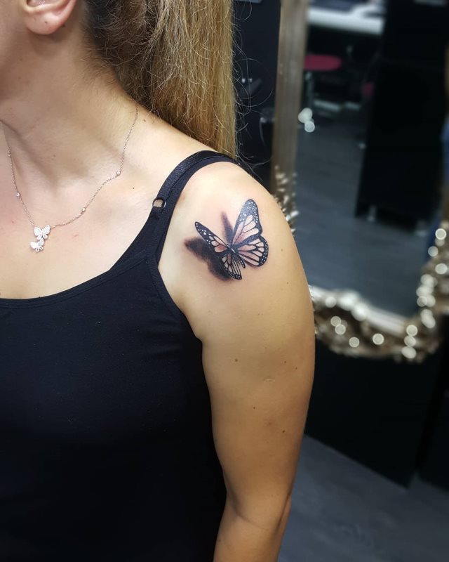 tattoo femenino de mariposa 133