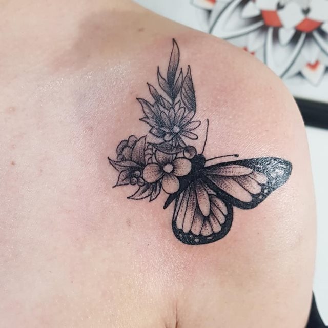 tattoo femenino de mariposa 145
