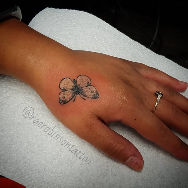 tattoo femenino de mariposa 164