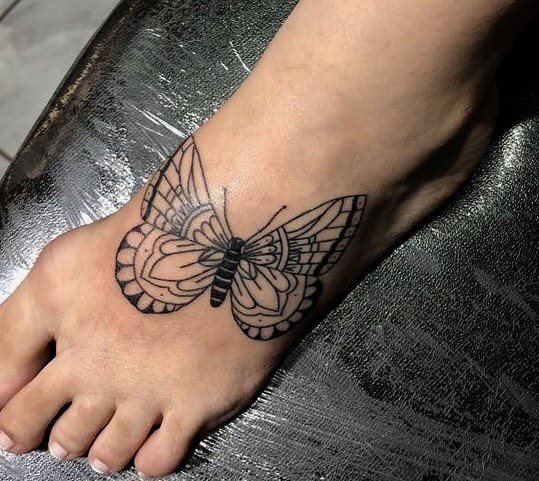 tattoo femenino de mariposa 169