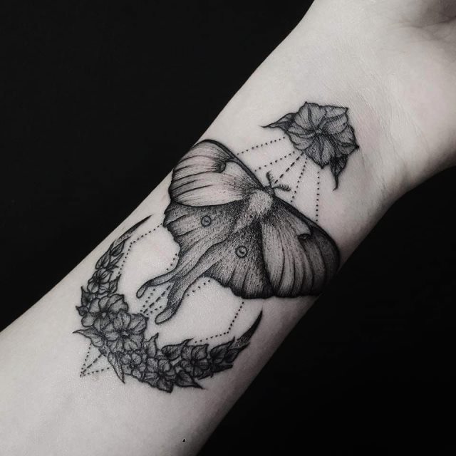 tattoo femenino de mariposa 18