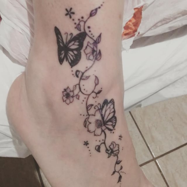 tattoo femenino de mariposa 181