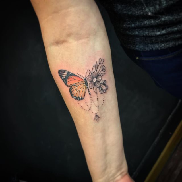 tattoo femenino de mariposa 185