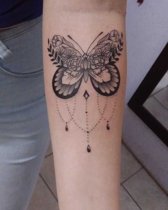 tattoo femenino de mariposa 186
