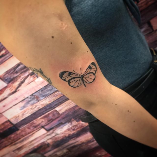 tattoo femenino de mariposa 187