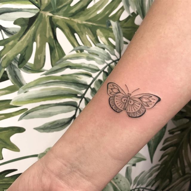 tattoo femenino de mariposa 188